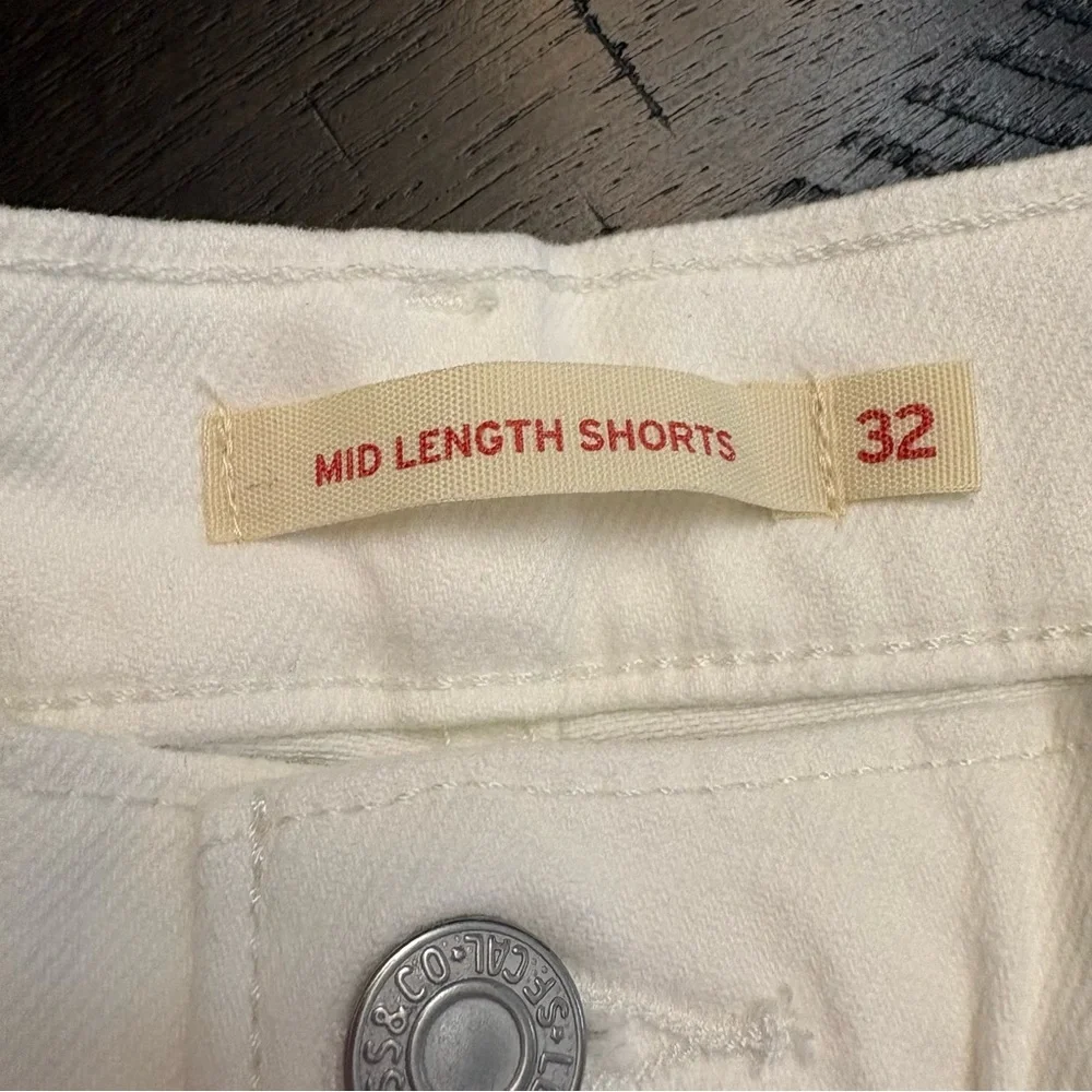 Levi's Classic White Denim Mid Length Jean Shorts Women’s Size 32 NWT - Picture 3 of 16